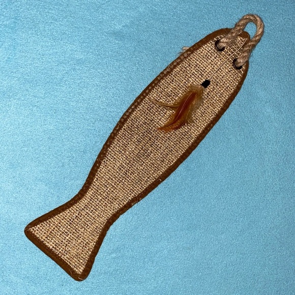 Cat scratcher claw pad door hanger toy fish shaped NEW without tags - Picture 2 of 5